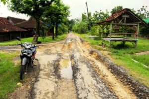 IRONIS, JALAN RUSAK TIDAK MASUK MUSRENBANGDES