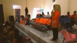 DI KARANGBOYO CEPU, SISWA SD MENDENGARKAN DONGENG TENTANG BANJIR