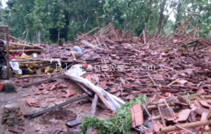 HUJAN ANGIN MENERJANG TIGA KECAMATAN DI BLORA, TIDAK ADA KORBAN JIWA