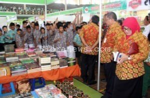 RIBUAN PELAJAR HADIRI PAMERAN BUKU BLORA 2017