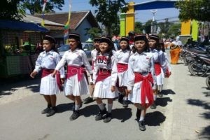 LOMBA GERAK JALAN DI NGAWEN BERLANGSUNG MERIAH