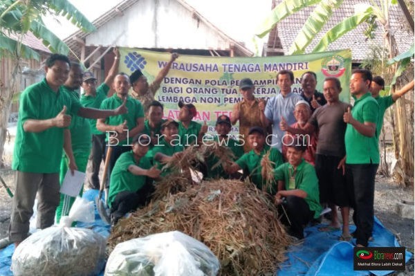 PULUHAN PEMUDA MENDENREJO KRADENAN ANTUSIAS IKUTI PELATIHAN TERNAK KAMBING