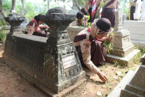 MAKAM PAHLAWAN NASIONAL POTJUT MEURAH INTAN DIBERSIHKAN