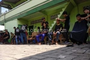 BARBERSHOP CEPU CUKUR GRATIS 227 SANTRI