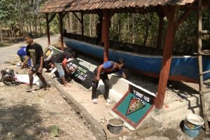 LEBIH DEKAT DENGAN MUSEUM OMAH PERAHU DI KARANGTENGAH