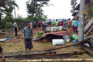 SEJUMLAH RUMAH ROBOH DITERJANG ANGIN KENCANG