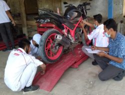 GANDENG ASTRA MOTOR, SMK PELITA ADAKAN LAYANAN SERVIS GRATIS