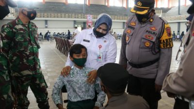 SWAB ANTIGEN BAGI GURU DAN VAKSINASI PELAJAR PASTIKAN PTM DI BLORA AMAN