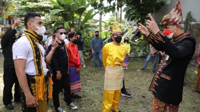 GANJAR DAN MAHASISWA ACEH INISIASI RAWAT MAKAM POCUT MEURAH INTAN DI BLORA