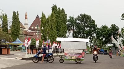 MENYONGSONG TAHUN BARU 2022, ALUN-ALUN BLORA STERIL DARI PEDAGANG KAKI LIMA