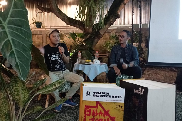 Komunitas Kolektif Histeria menggelar talkshow keliling Komplikasi Zine Jalan Terus, Tumbuh Bersama edisi 1-99 (terbit: 2021) dan Kota yang Tak Pernah Histeris (terbit: 2020). Talkshow bertajuk Lawatan Jalan Terus dan Zine Talk digelar pada hari Jum’at (27/5) malam di Kedai Wilis.