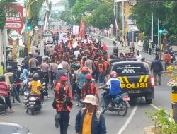 RATUSAN WARGA KEMBALI GELAR AKSI DUGAAN KECURANGAN PERADES