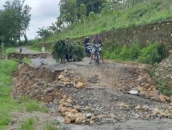 RUAS JALAN TODANAN-KARANGANYAR LONGSOR, WARGA BERHARAP PEMERINTAH TANGGAP