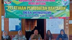 PEMBERDAYAAN PEREMPUAN DESA WONOSEMI MELALUI PELATIHAN PEMBUATAN HANTARAN