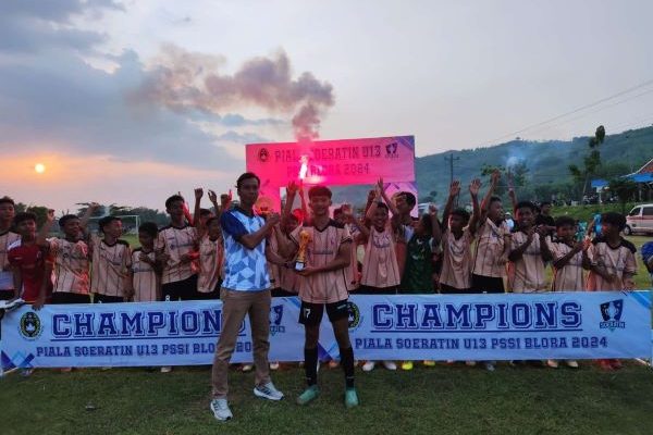 15 KLUB BLORA BERSAING DI PIALA SURATIN U13, PUTRA MUSTIKA RAIH HATTRICK KEMENANGAN