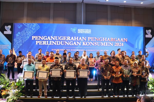 BLORA RAIH PENGHARGAAN NASIONAL ATAS KOMITMEN PERLINDUNGAN KONSUMEN