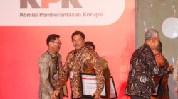 PEMPROV JATENG RAIH PENGHARGAAN ATAS UPAYA AKTIF PEMBERDAYAAN ANTI KORUPSI