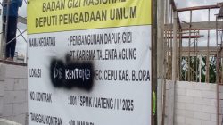 MENGAKU DIBANGUN DENGAN DANA MANDIRI, PROYEK DAPUR GIZI DI DESA KENTONG GUNAKAN PAPAN INFORMASI BADAN GIZI NASIONAL